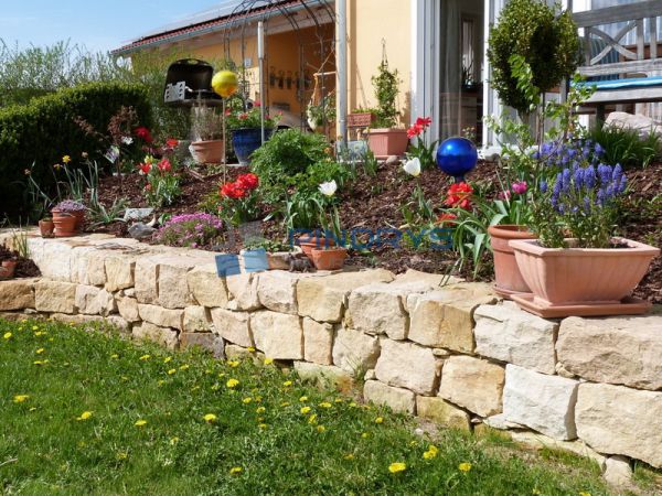 Sandstein Bruchsteine gelb, beige, Trockenmauer, Gartensteine