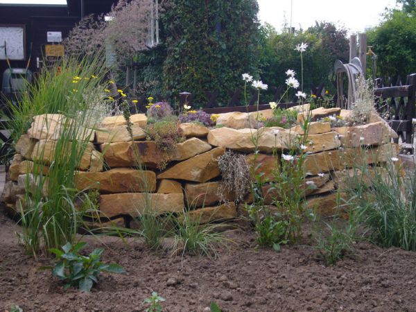 Sandstein Bruchsteine gelb / beige Trockenmauer, Gartensteine