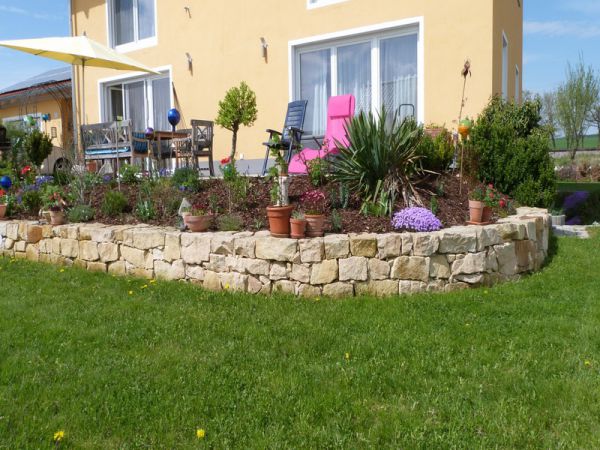 Sandstein Bruchsteine gelb / beige Trockenmauer, Gartensteine